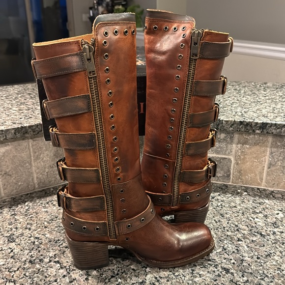 Derby - Cognac - Picture 5 of 10